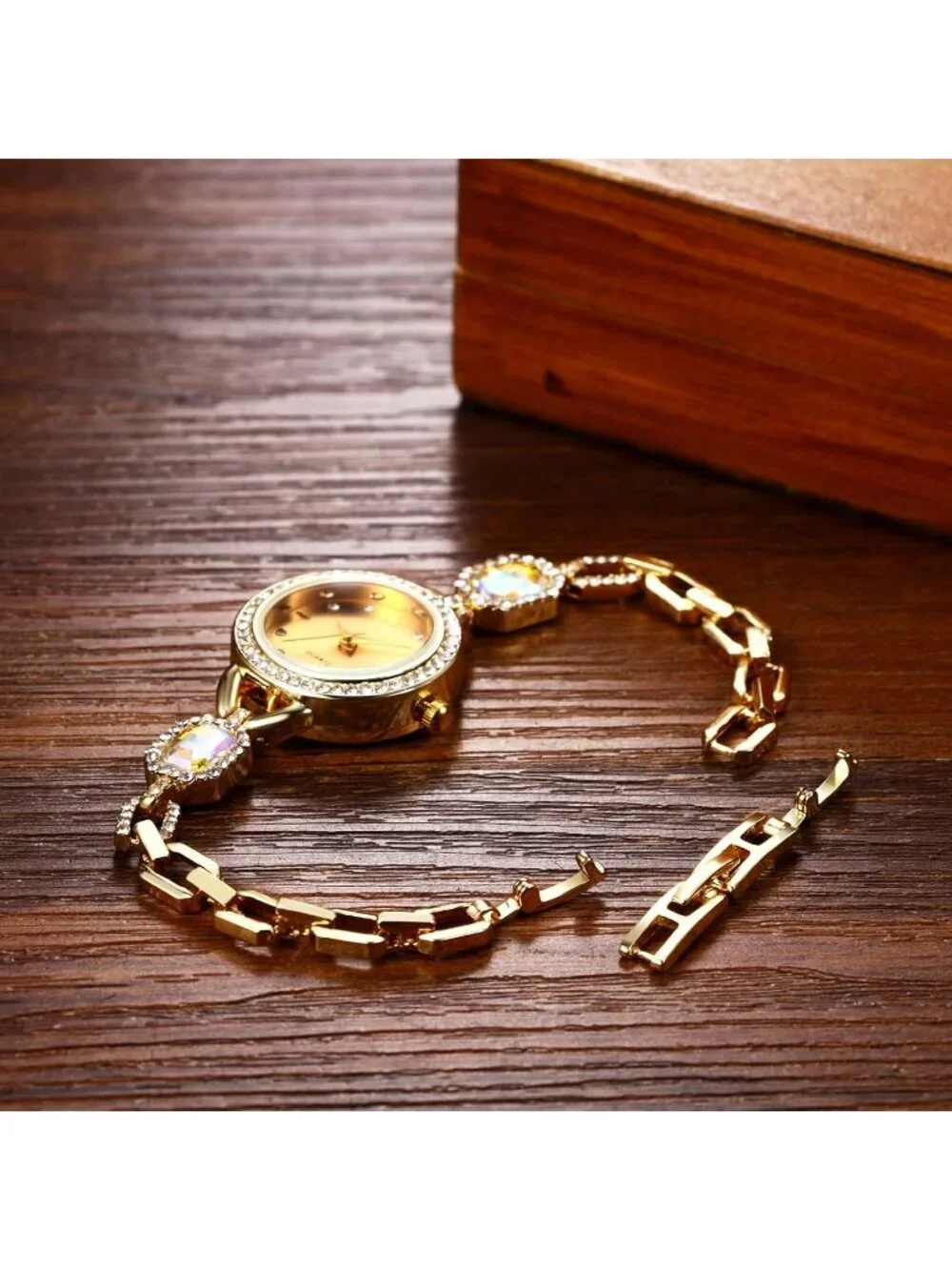 Women's Gold Analog Quartz Elegant Round Dial Cubic Zirconia Faux Diamond Watch